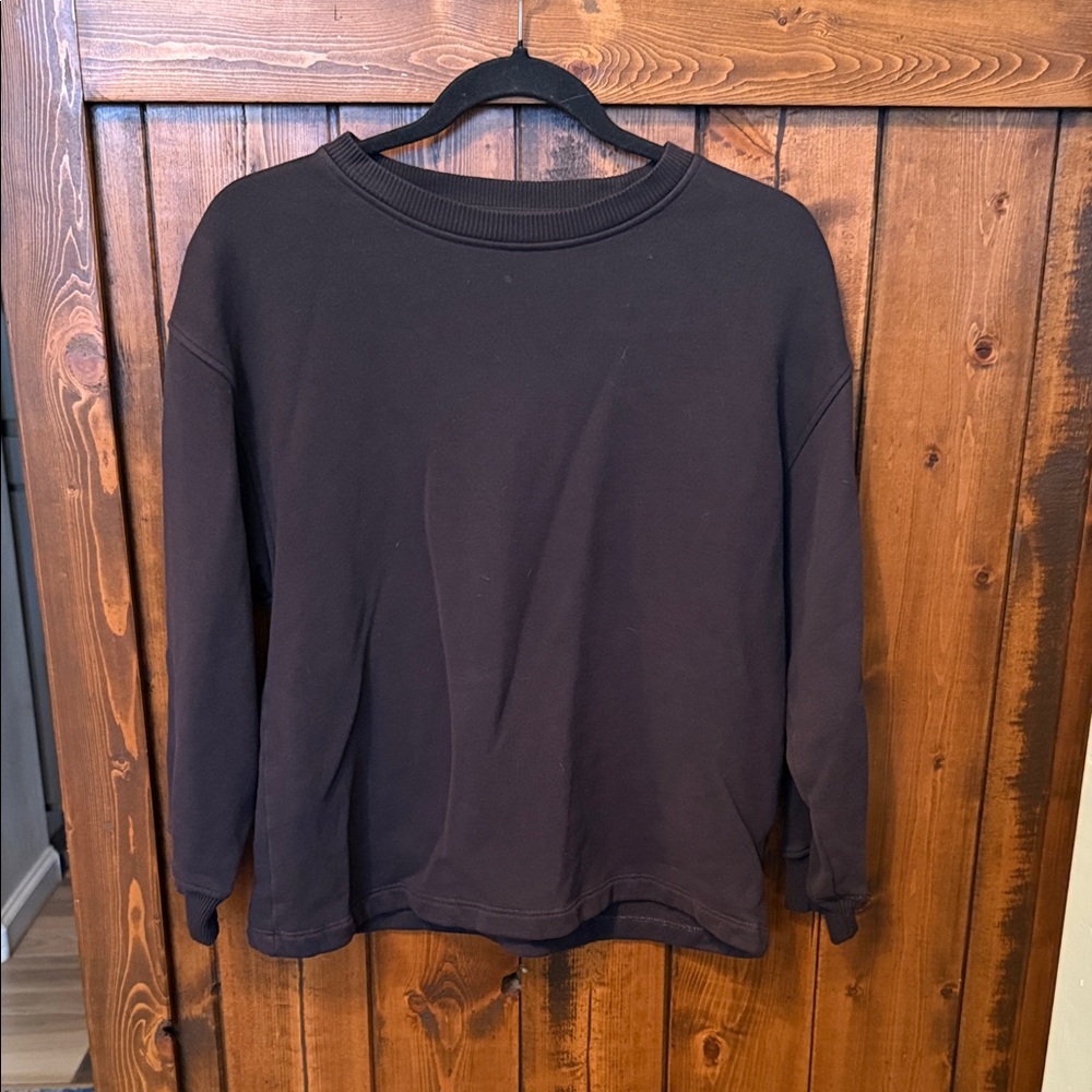 Aritzia Wilfred Free Black flat Hem Sweatshirt, Size XS